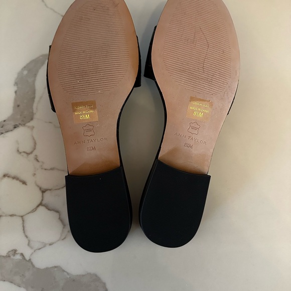Ann Taylor, Brown Faux Croc, Leather Buckle Flat Sandal/Slides, Sz. 8.5 - Picture 3 of 6